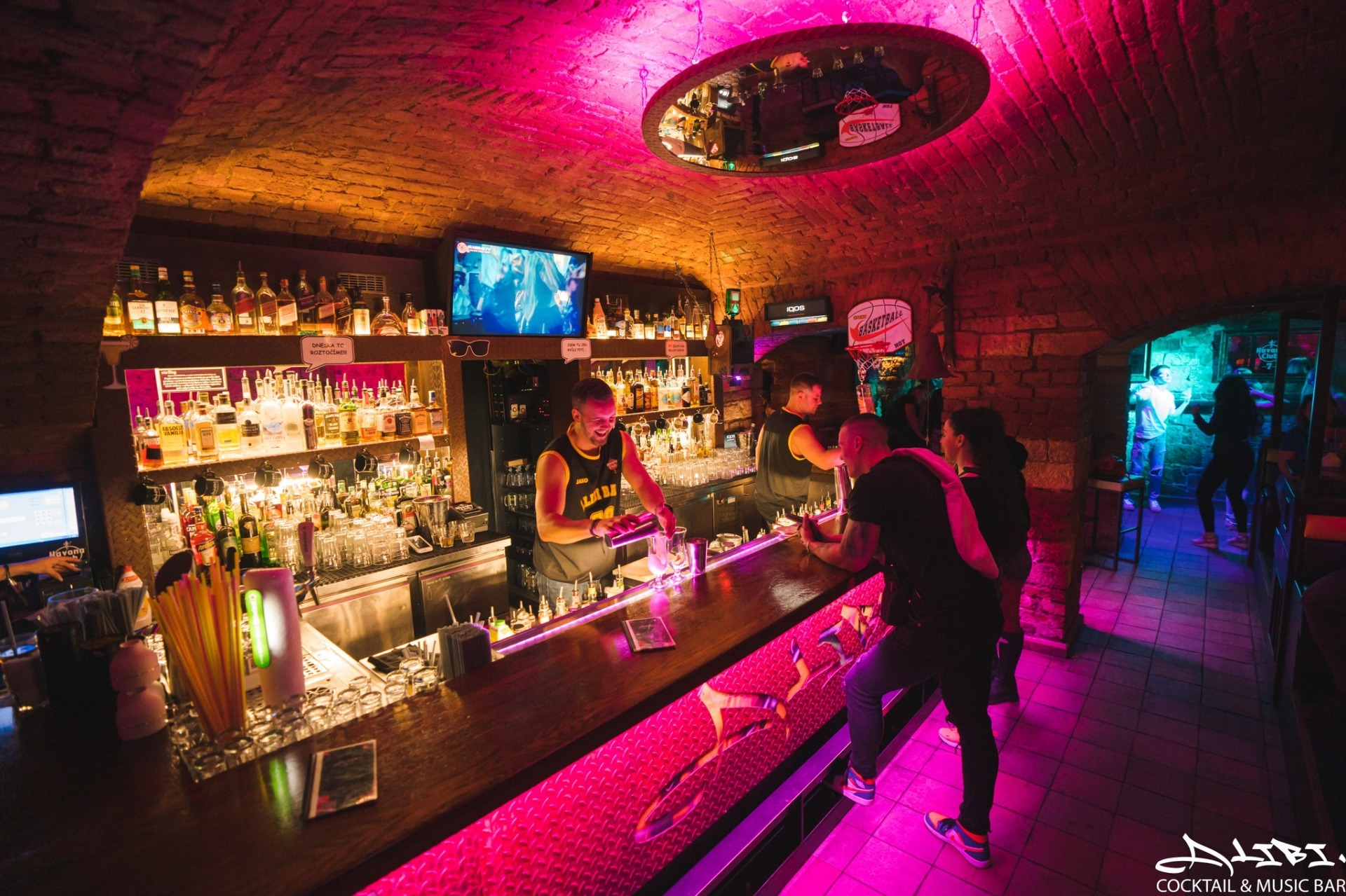 UK Bar Alibi Bans Solo Drinkers After 9 PM, Citing Safety Concerns