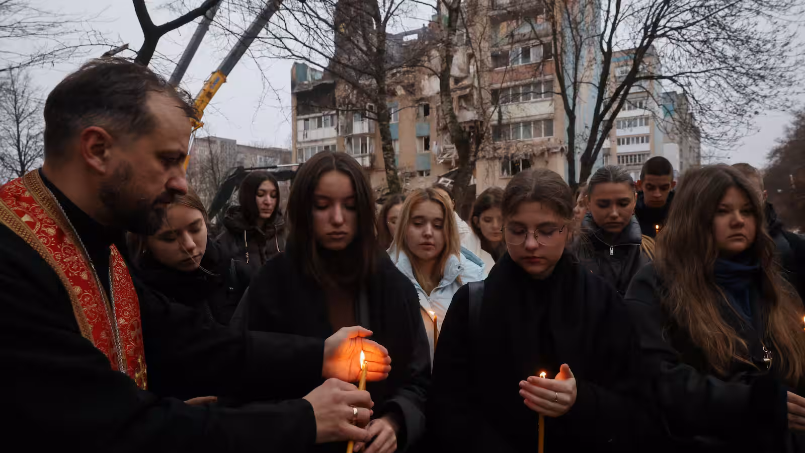 U.S. Pressuring Ukraine to Sign Peace Deal by Thanksgiving or Risk Losing Intelligence, Weapons Support